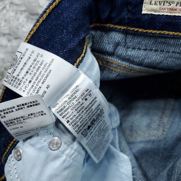 Levi’s Premium 80's Mom Jeans High Rise Tapered Dark Wash Blue Size 23 x 30 - Picture 8 of 12